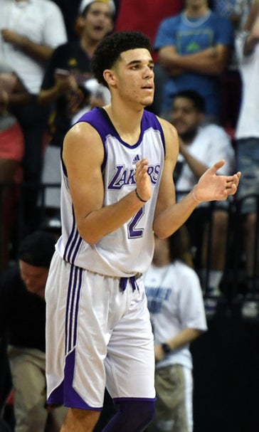 Must be the shoes: Ball has 36 in Nike sneakers, Lakers win